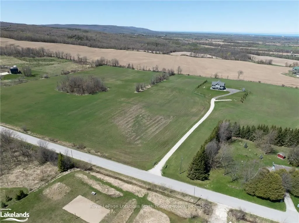 22 SYDENHAM Trail W
