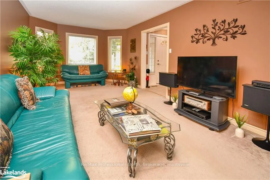 5 MCCUTCHEON Court