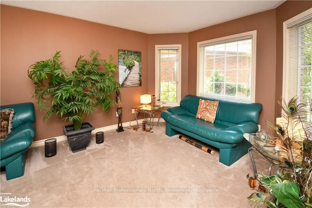 5 MCCUTCHEON Court