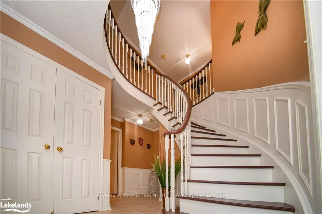 5 MCCUTCHEON Court
