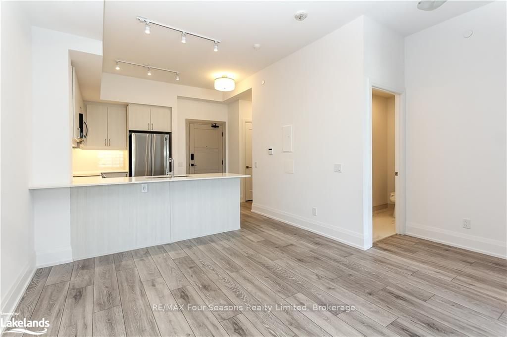 1 HUME Street #402
