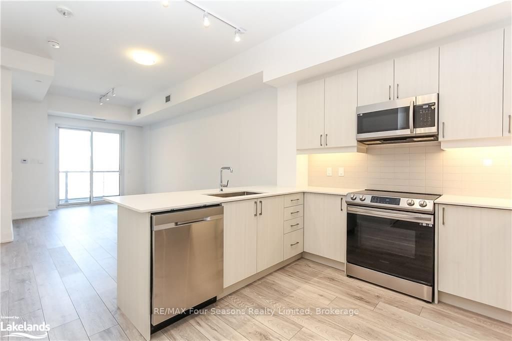 1 HUME Street #402