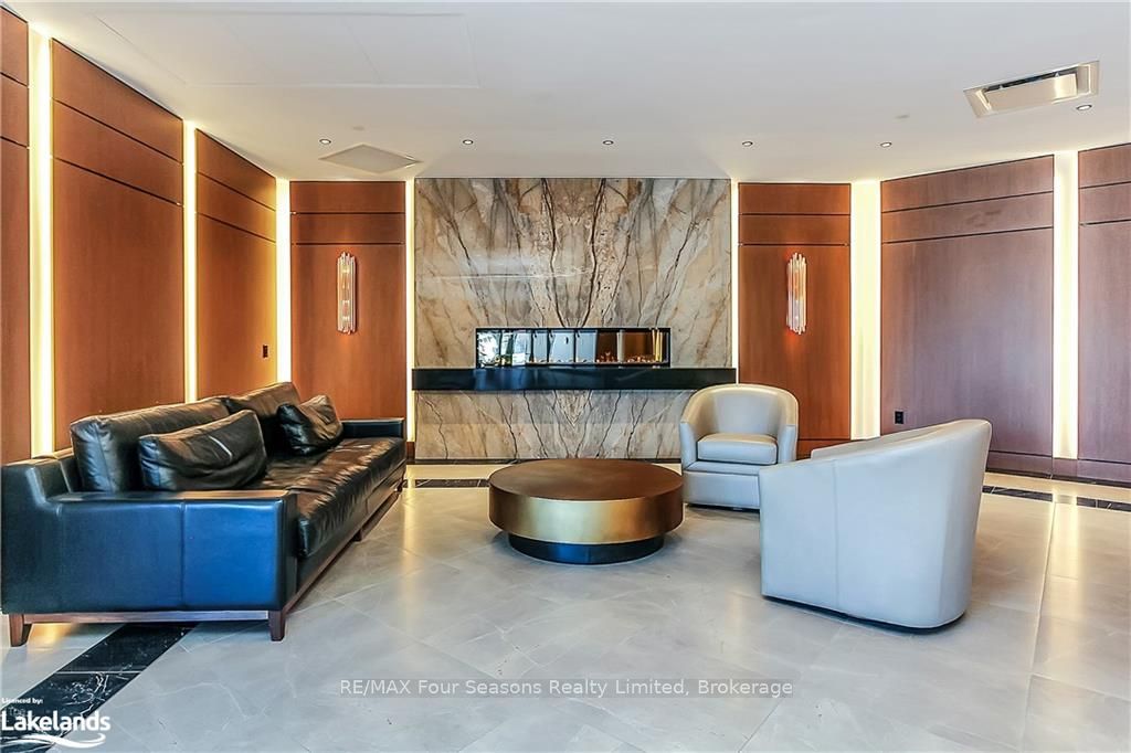 1 HUME Street #402