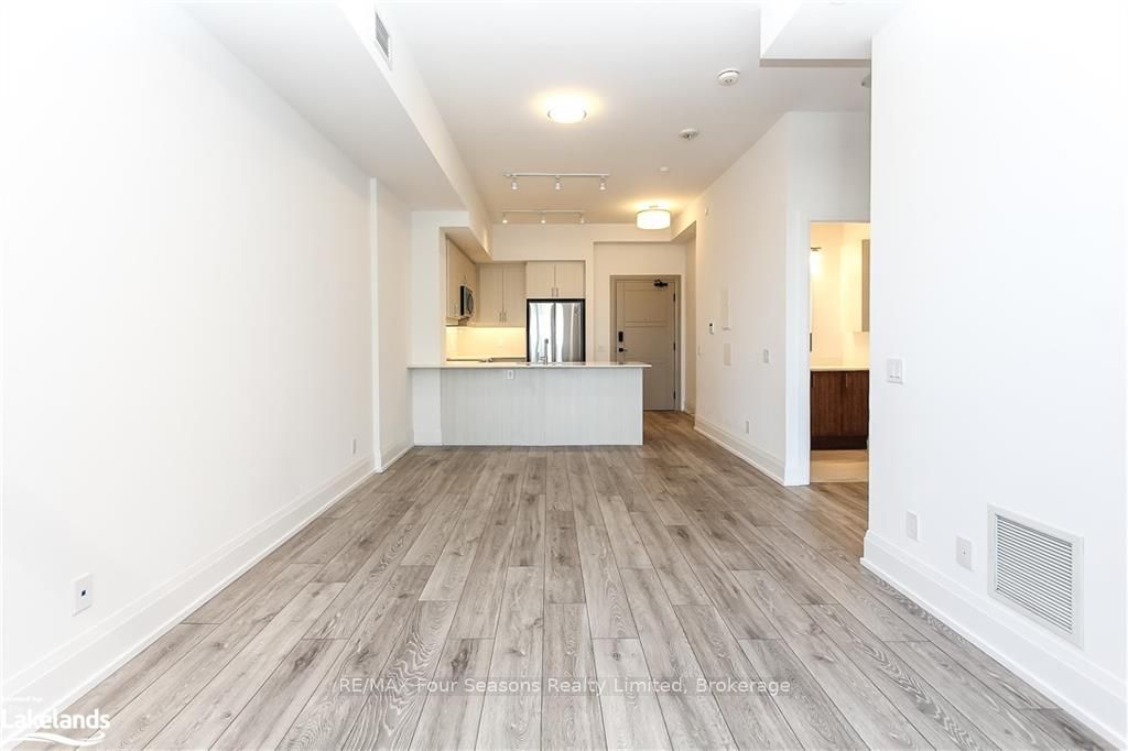 1 HUME Street #402