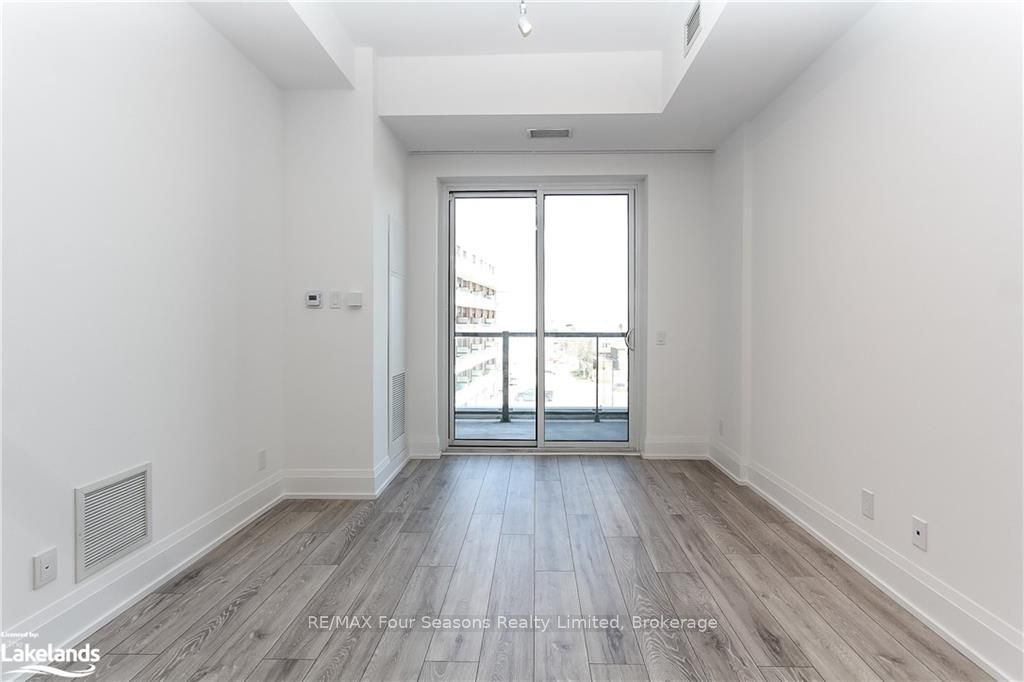 1 HUME Street #402