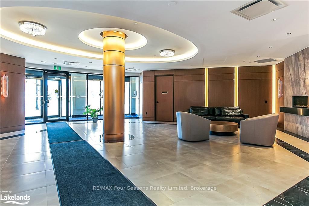 1 HUME Street #402