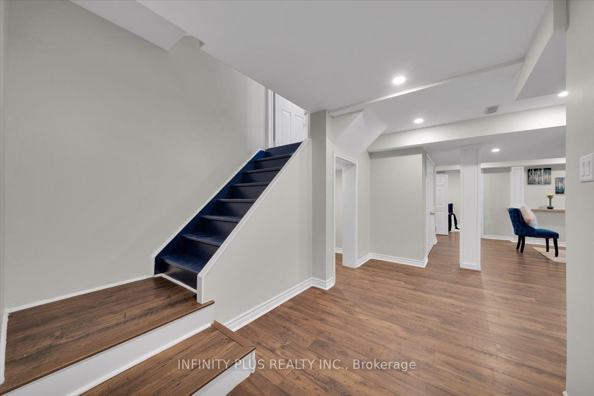 10 Sandalwood Court