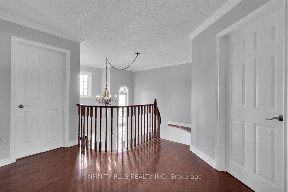 10 Sandalwood Court