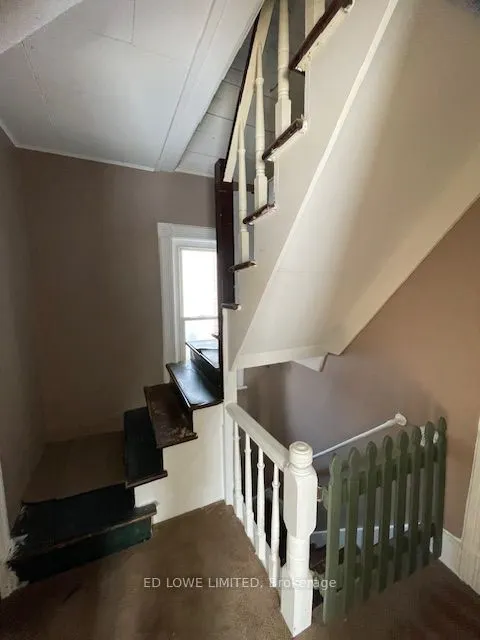 39 Poyntz Street