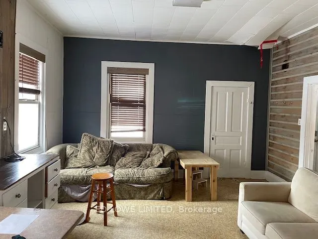 39 A Poyntz Street