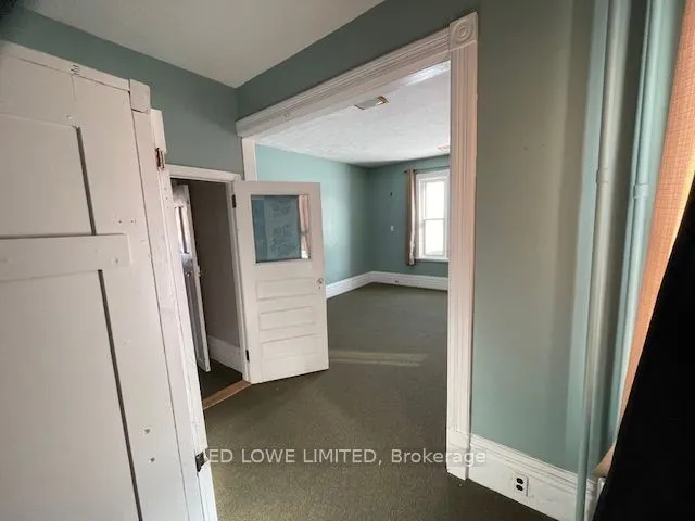 39 A Poyntz Street
