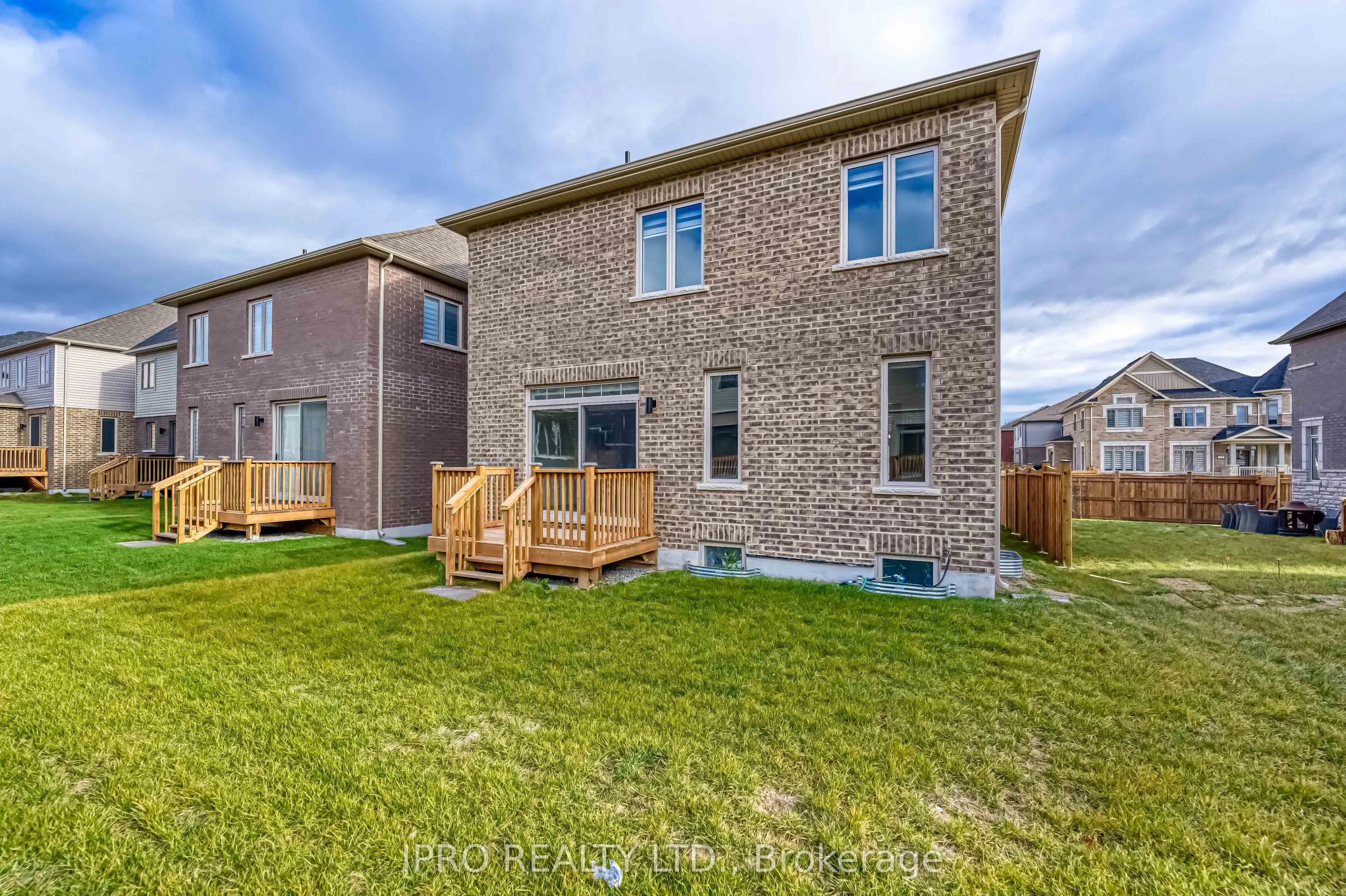 120 West Oak Trail