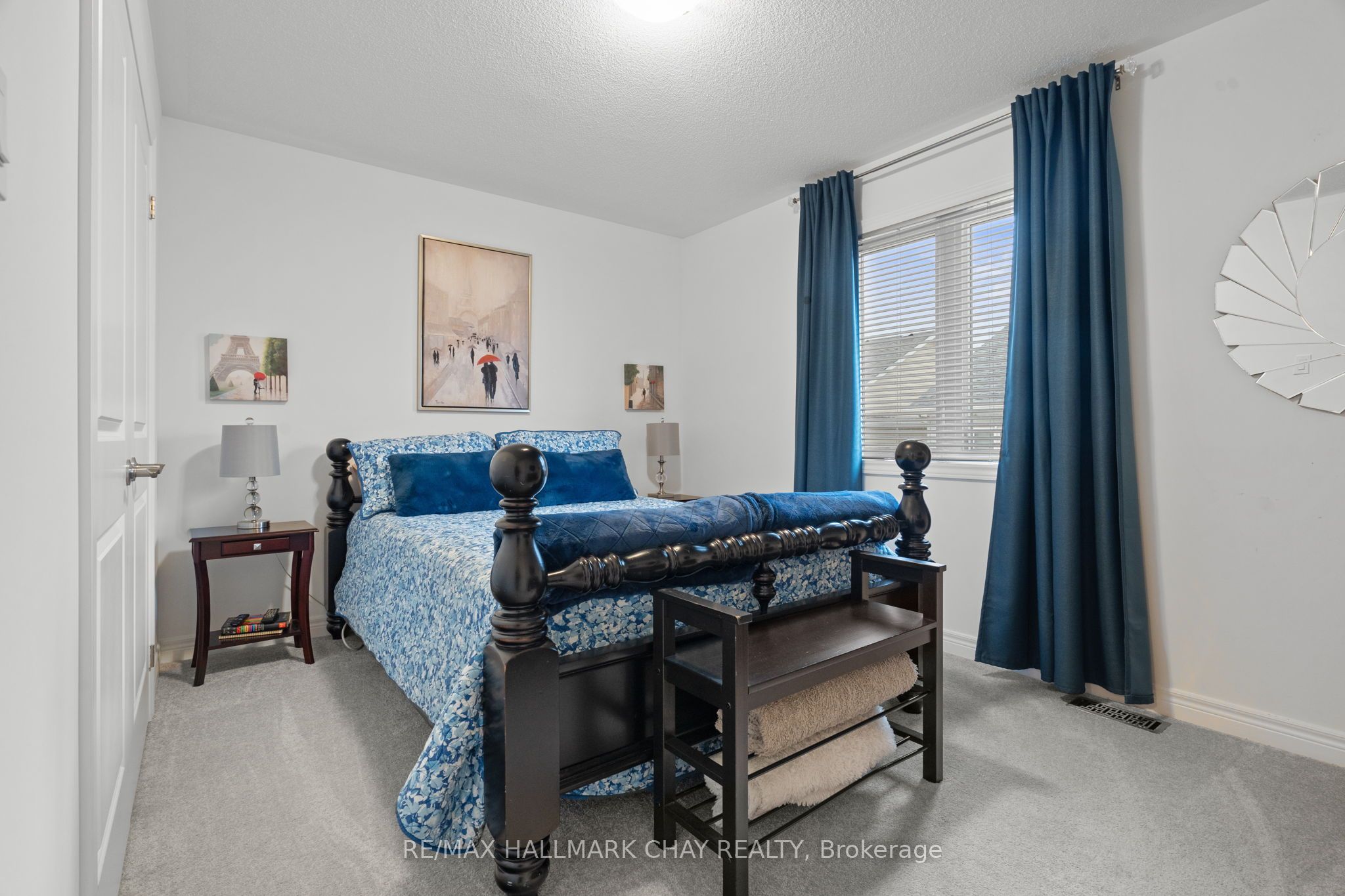 8 Sinclair Crescent