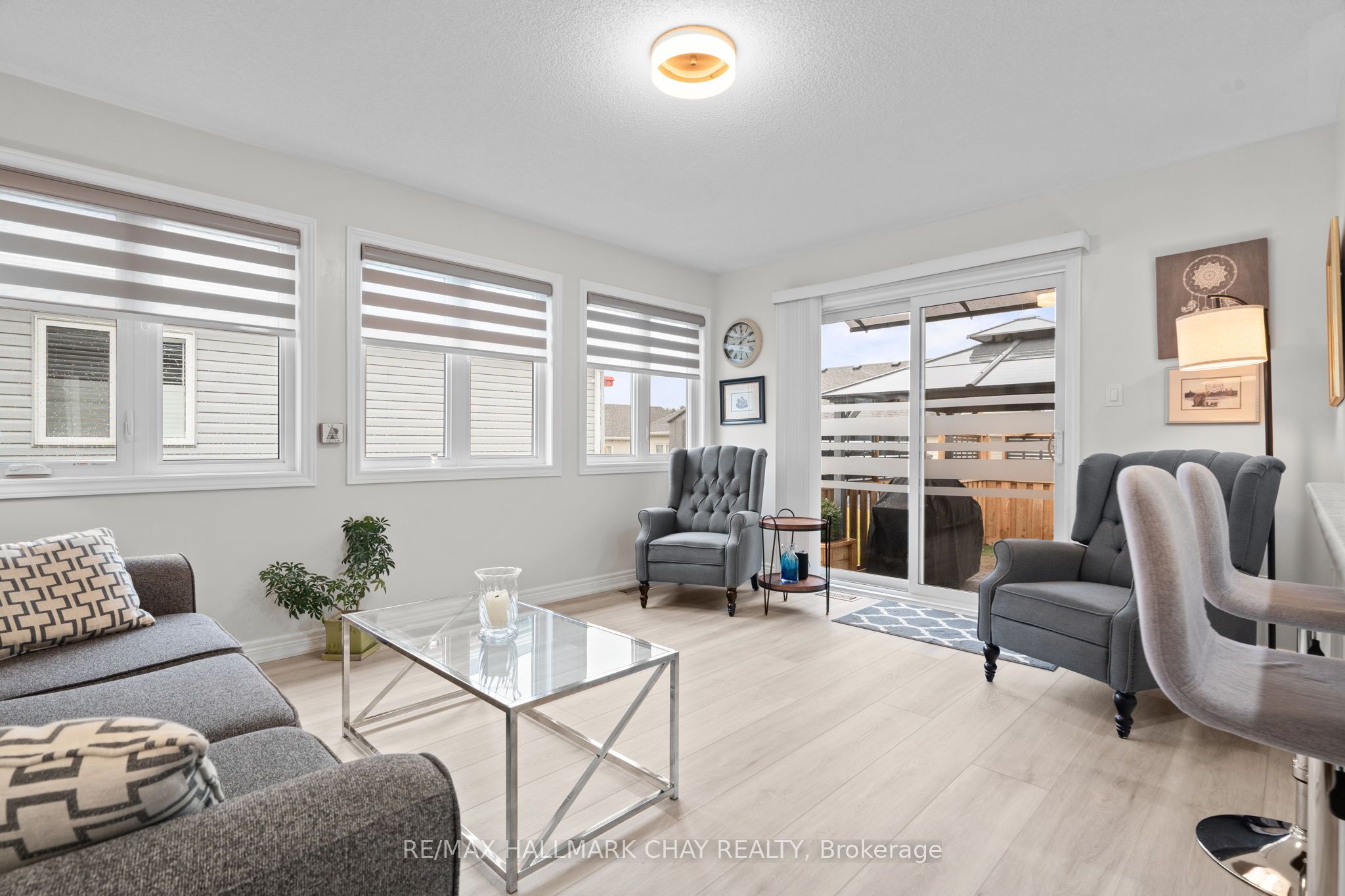 8 Sinclair Crescent
