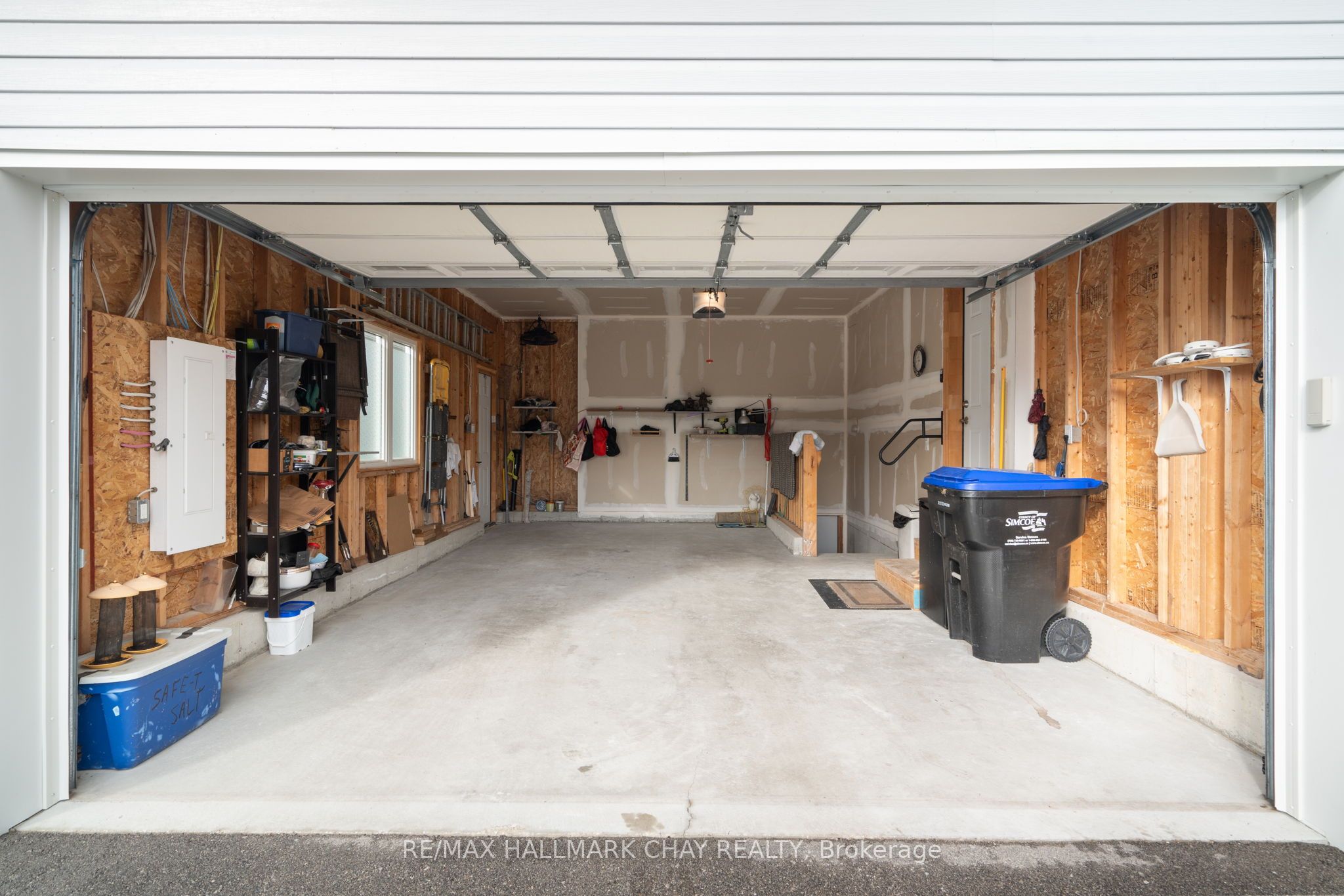 8 Sinclair Crescent