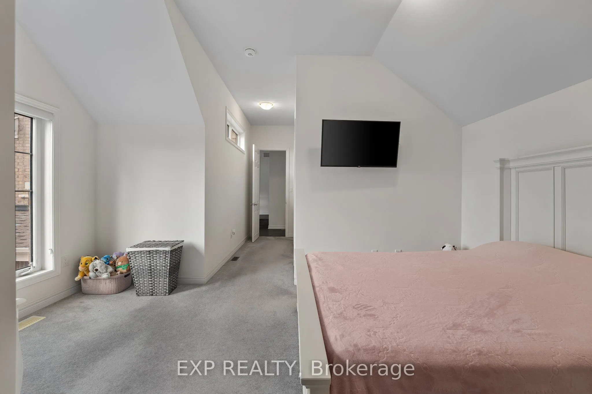 113 Rugman Crescent