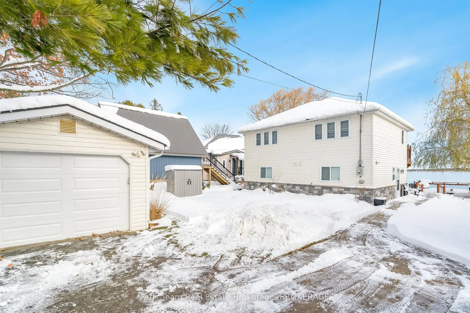 282 Robins Point Road