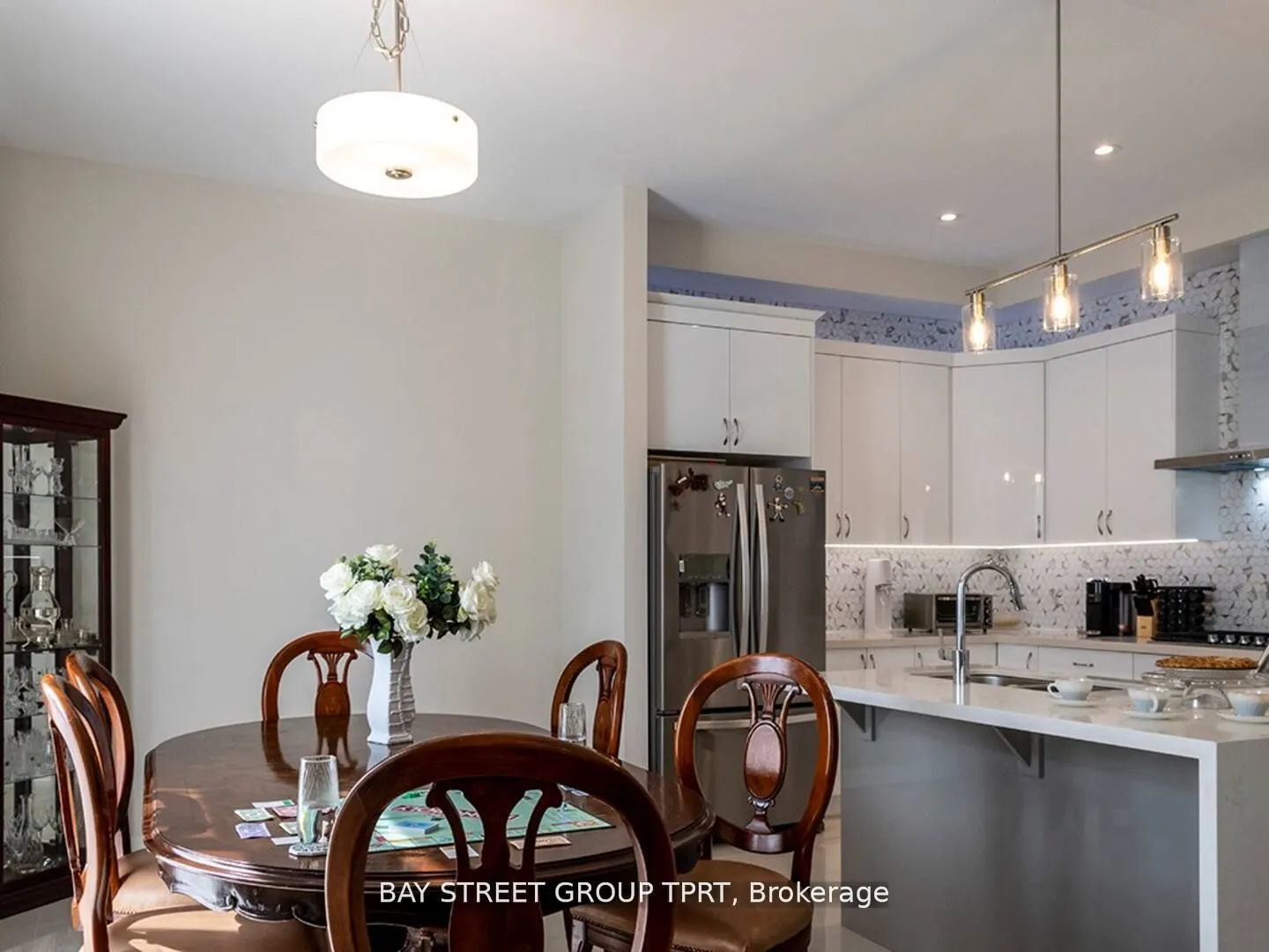 3784 Sunbank Crescent