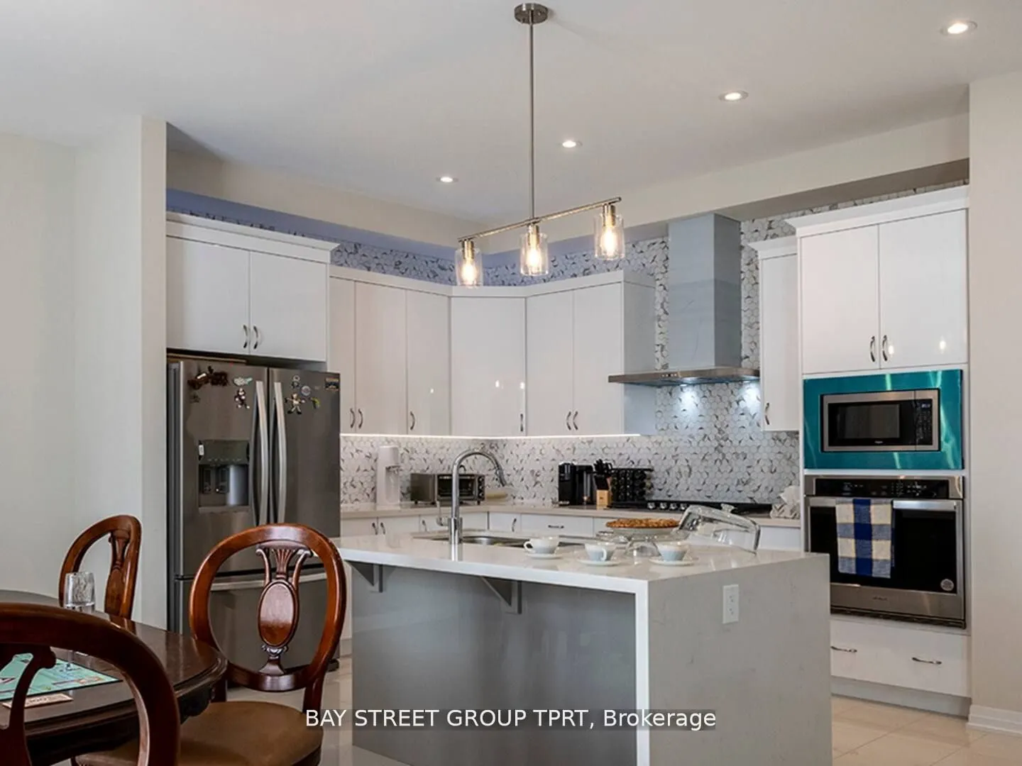 3784 Sunbank Crescent