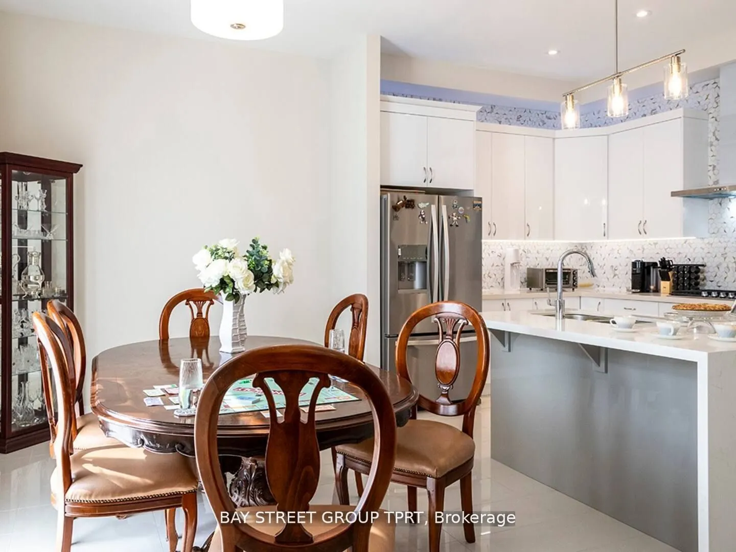 3784 Sunbank Crescent