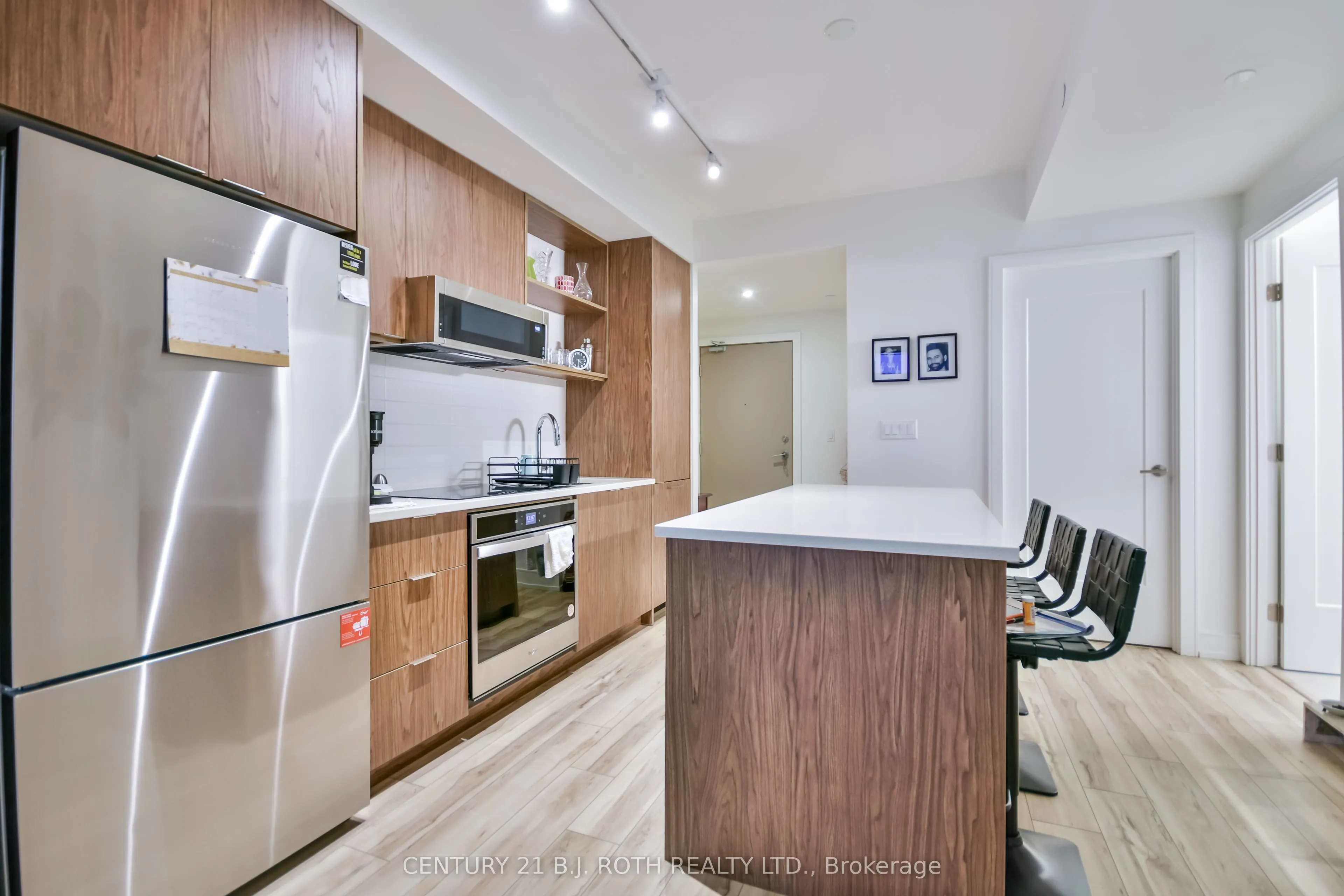 185 Dunlop St E #409