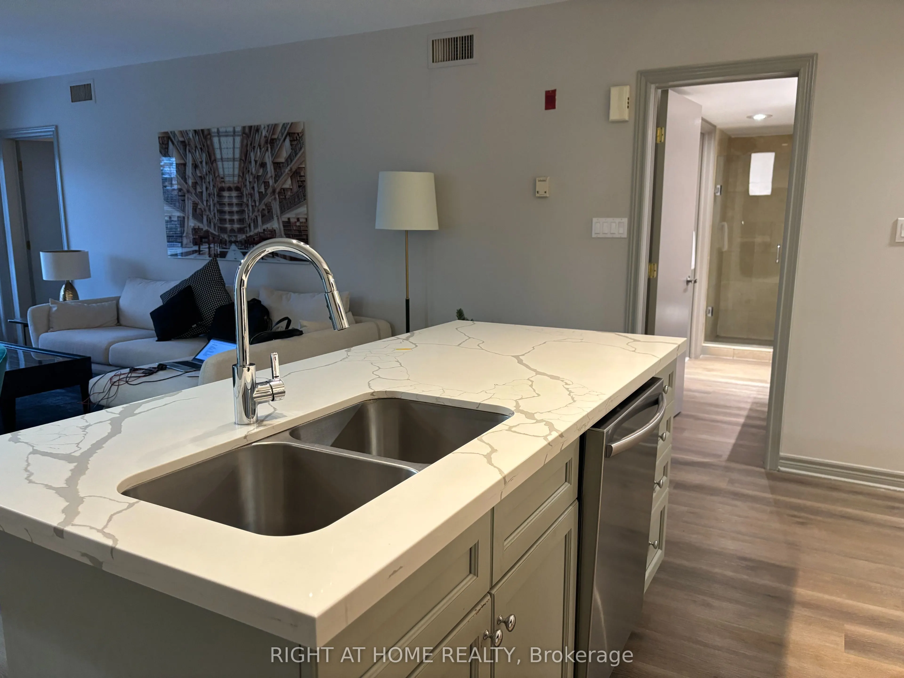 90 HIGHLAND Drive, #2500/01
