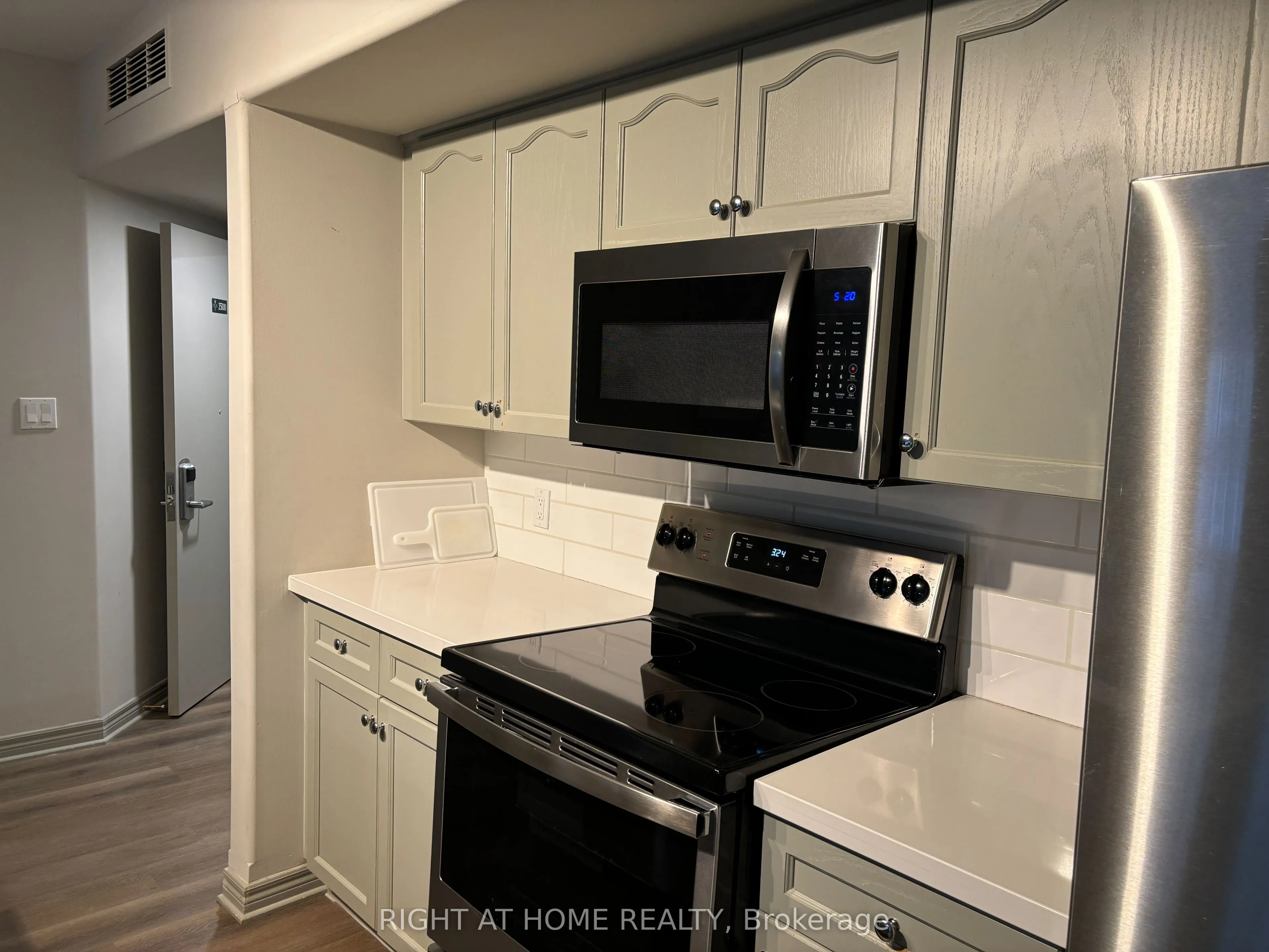 90 HIGHLAND Drive, #2500/01