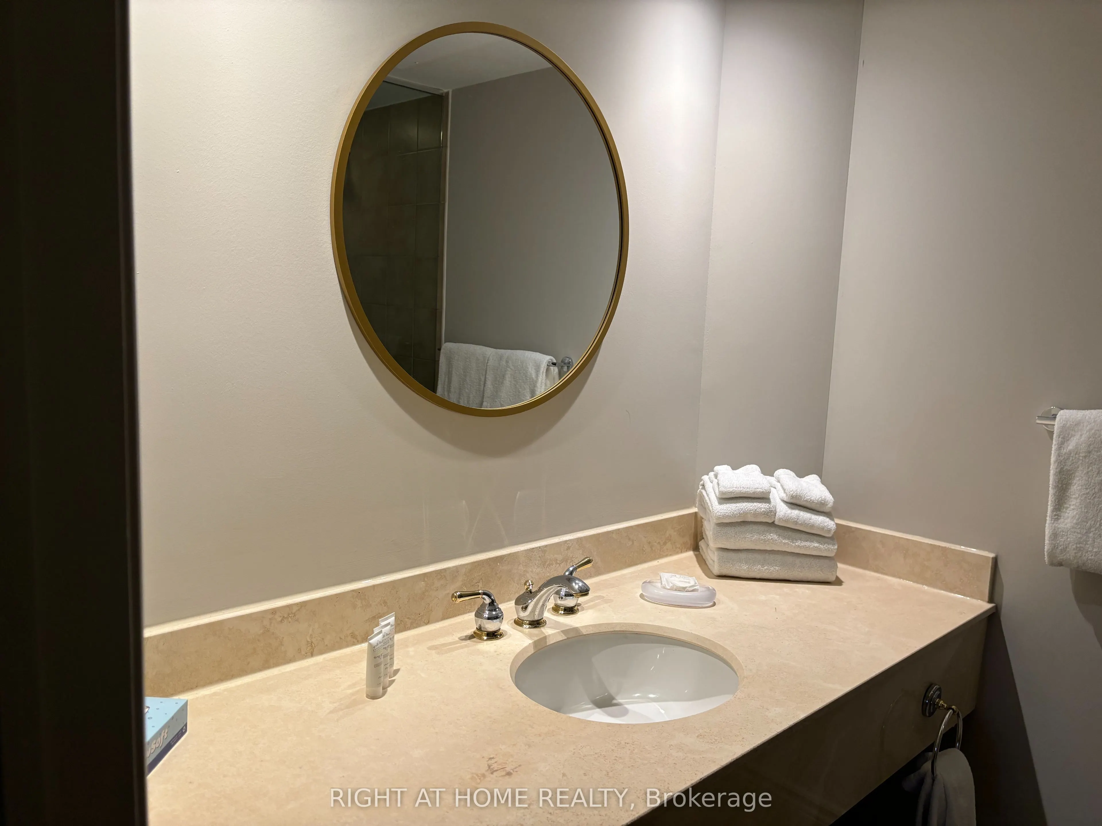 90 HIGHLAND Drive, #2500/01