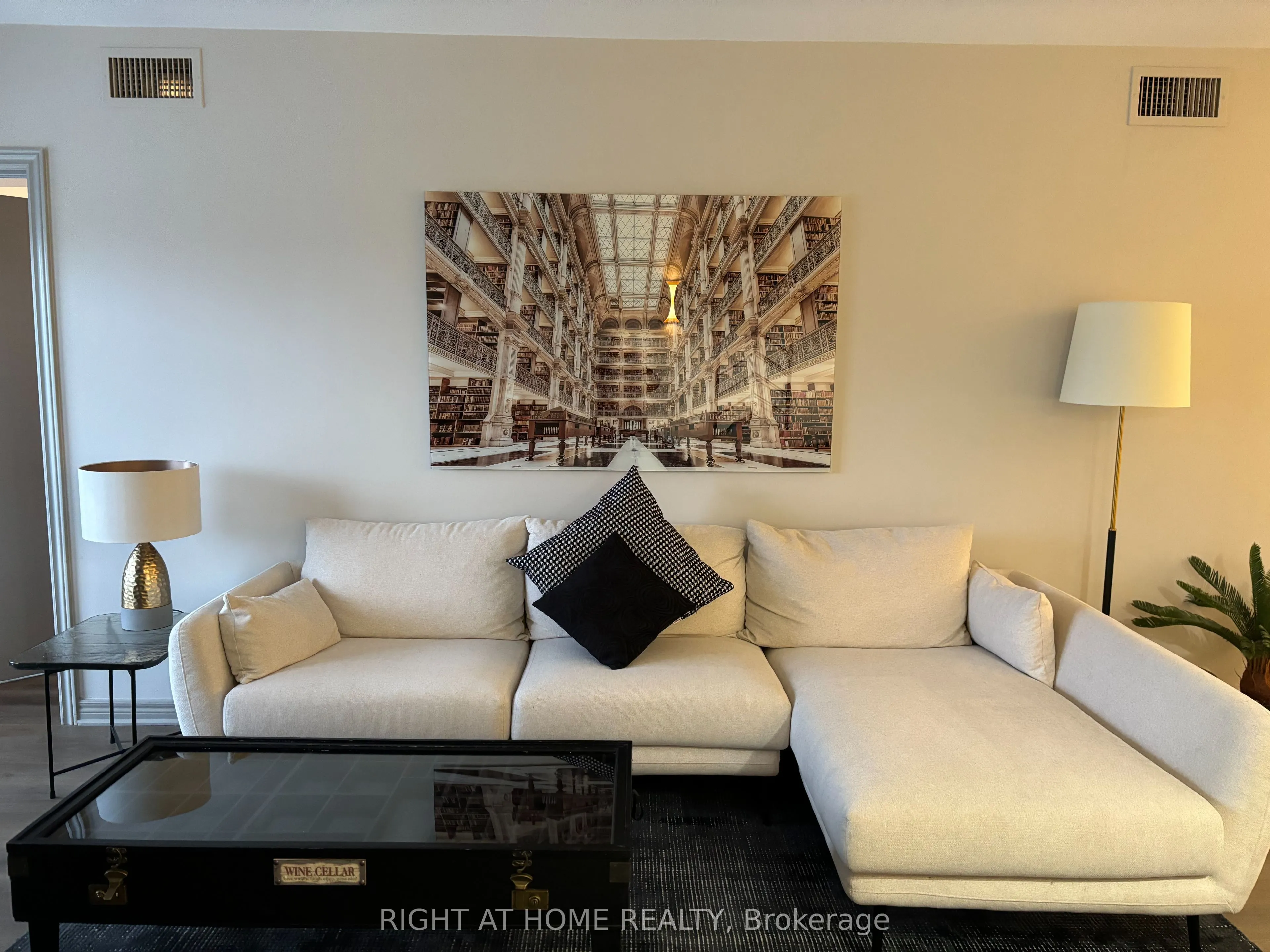 90 HIGHLAND Drive, #2500/01