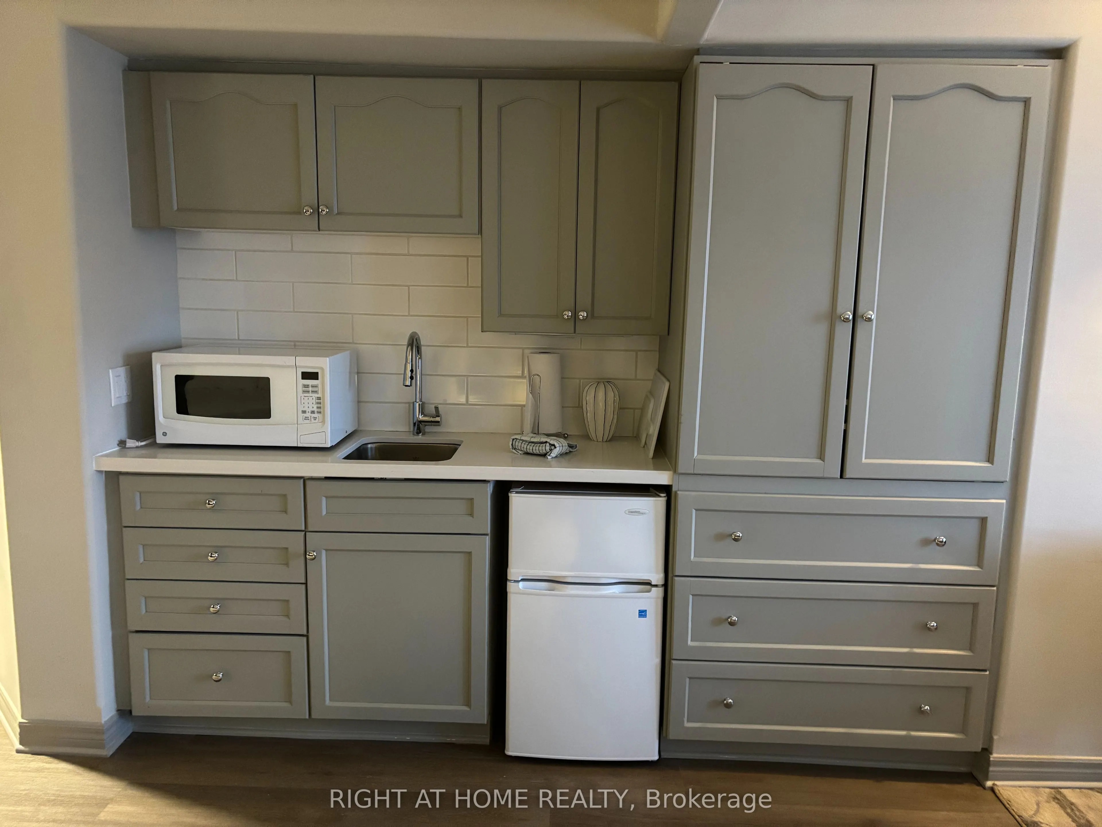 90 HIGHLAND Drive, #2500/01
