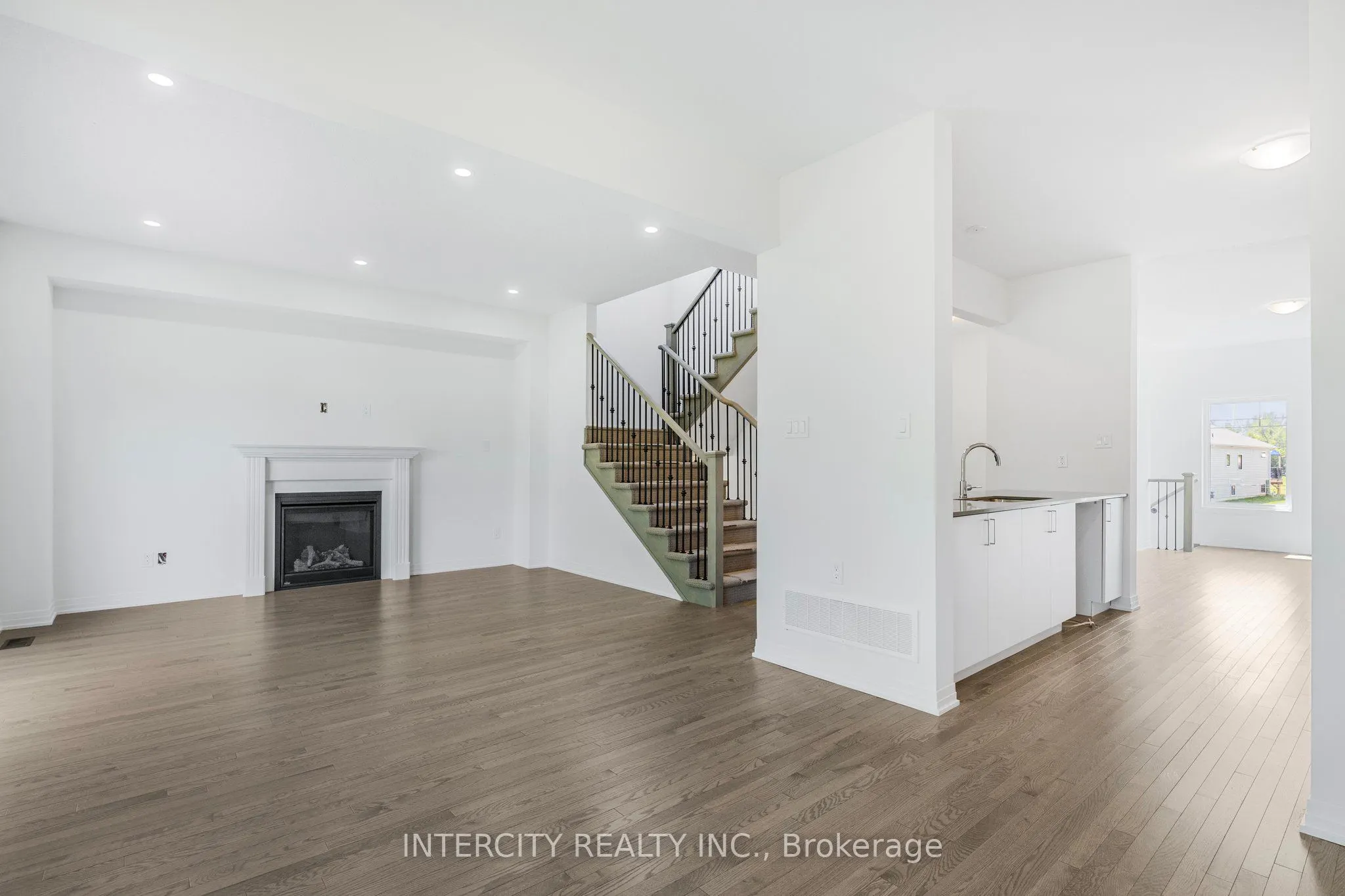 327 Quebec Street