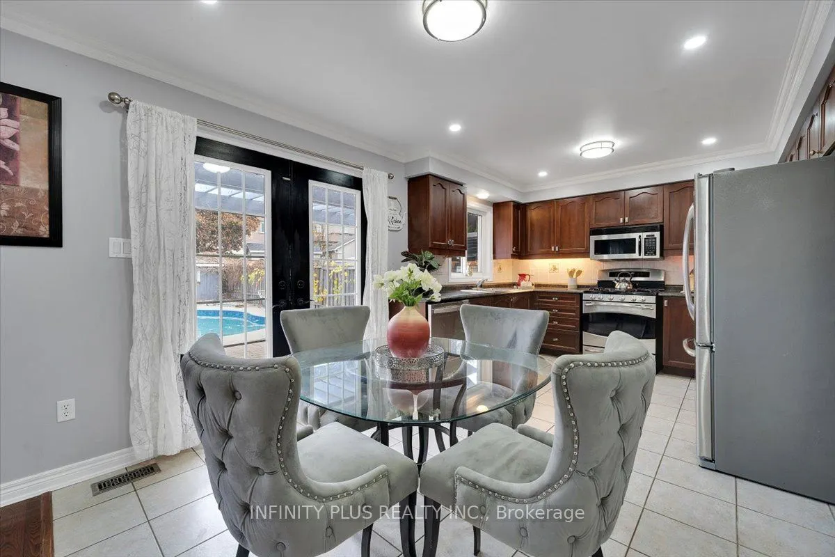 10 Sandalwood Court