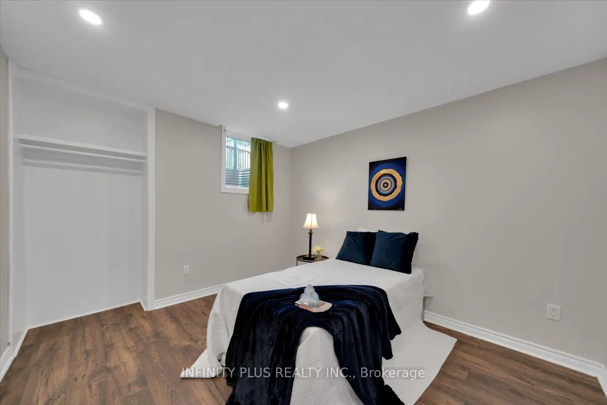 10 Sandalwood Court