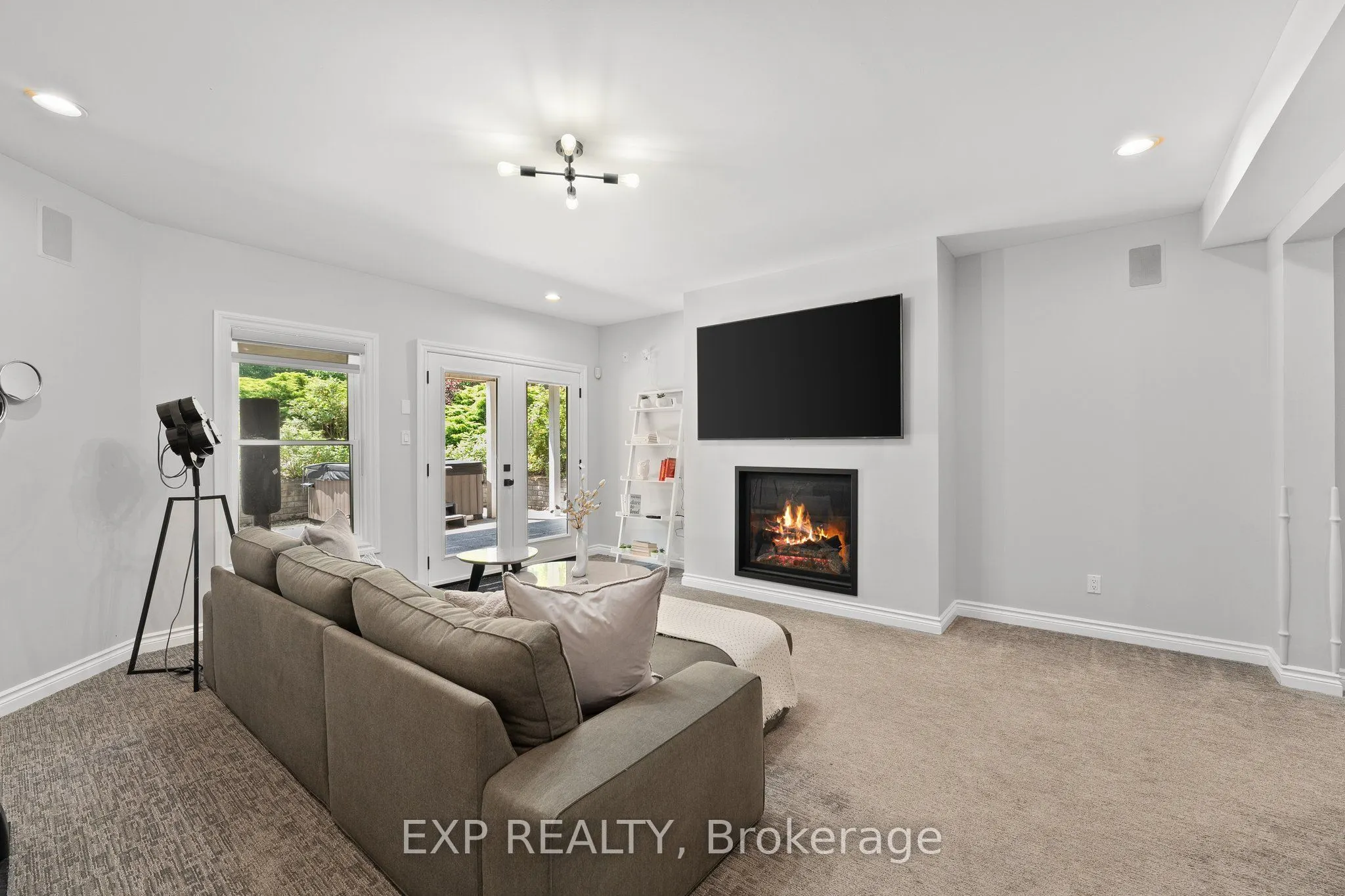 7833 Poplar Side Road
