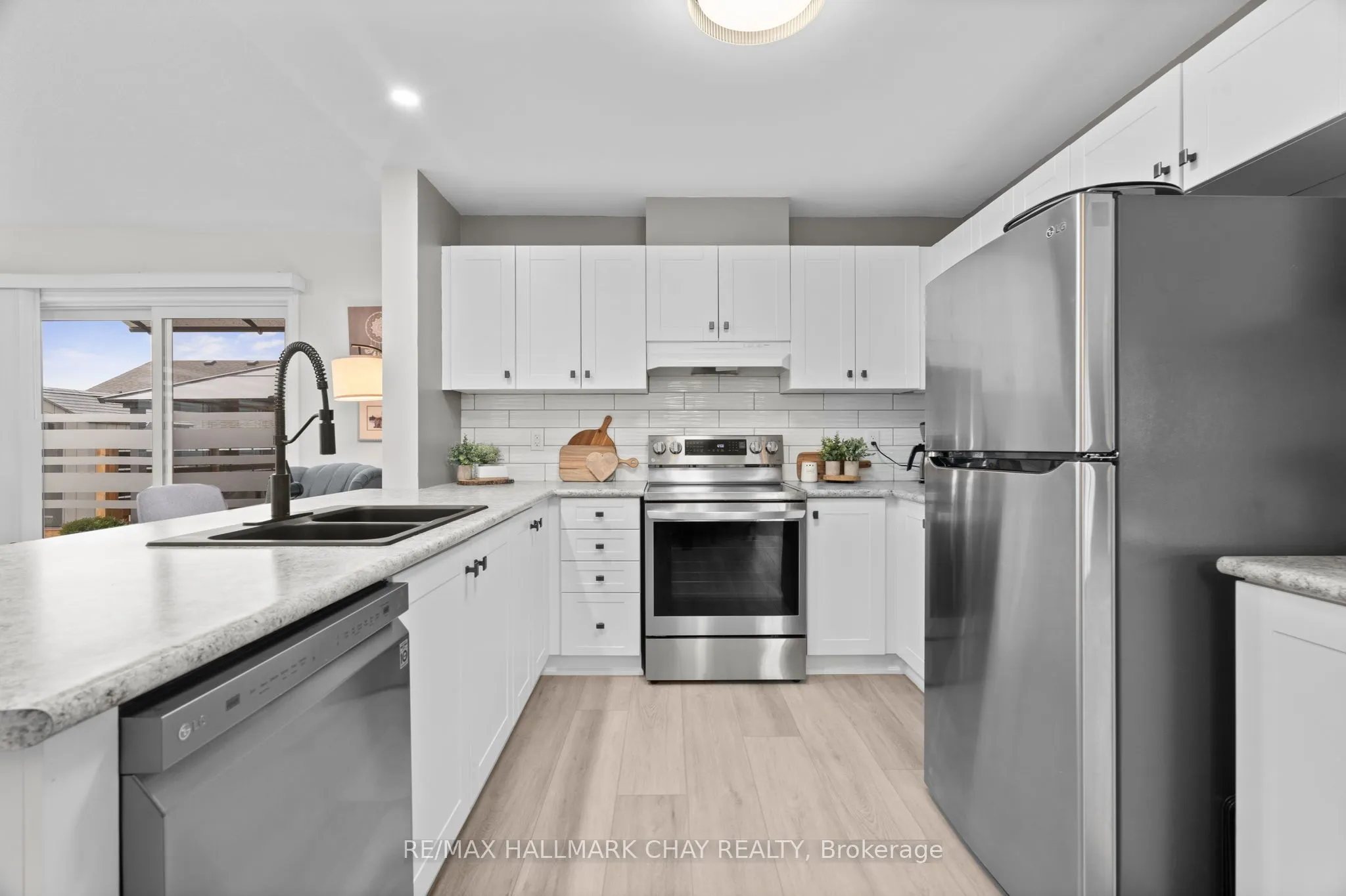 8 Sinclair Crescent