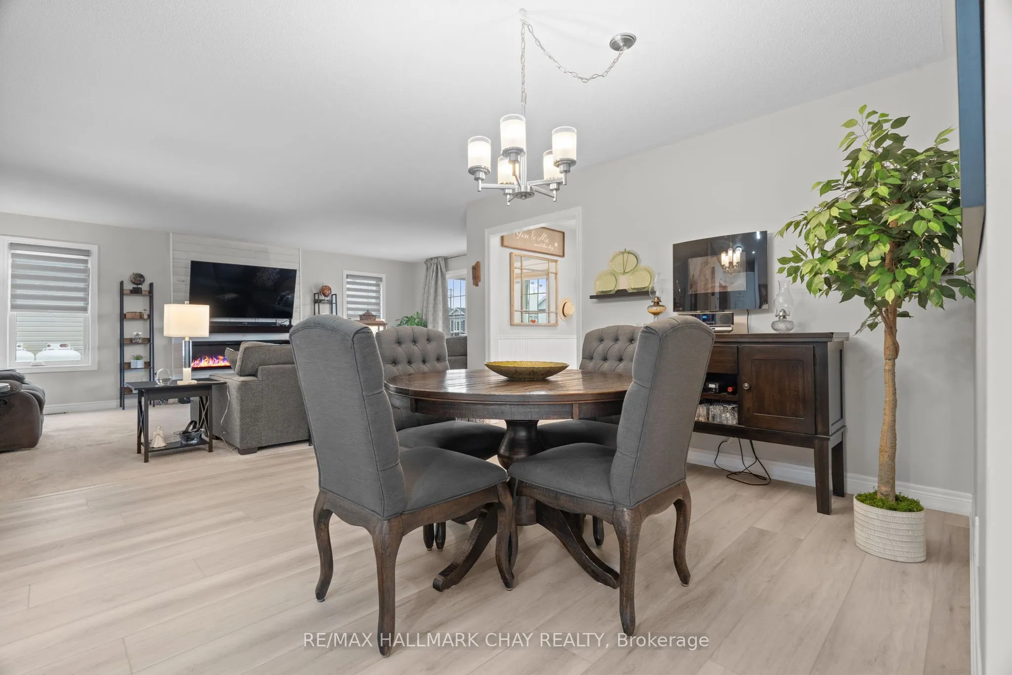 8 Sinclair Crescent