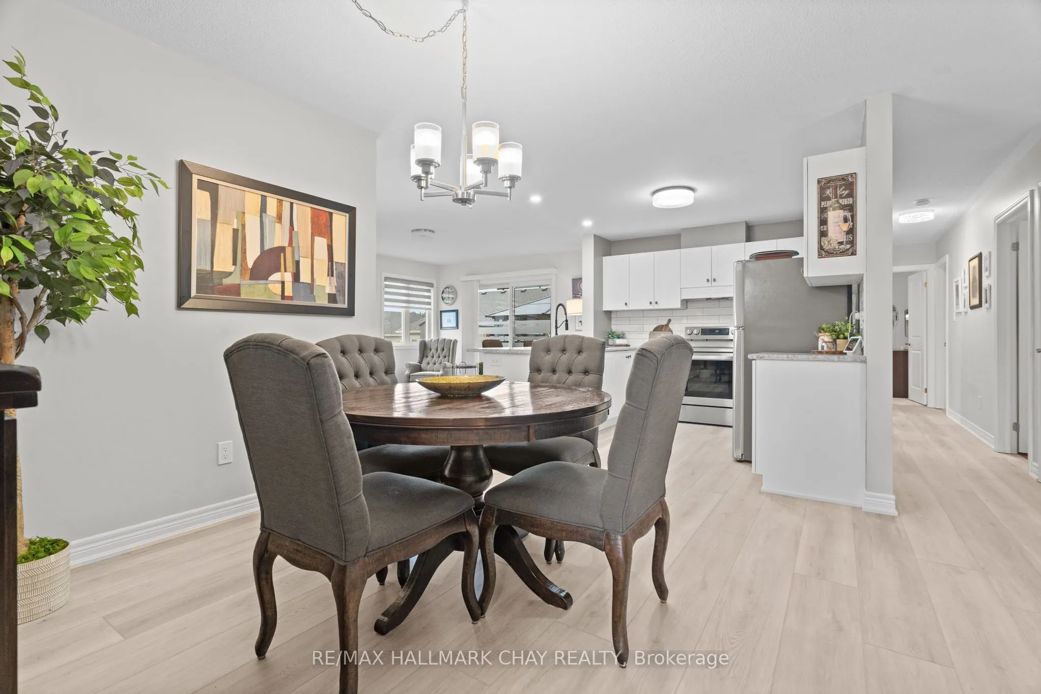 8 Sinclair Crescent