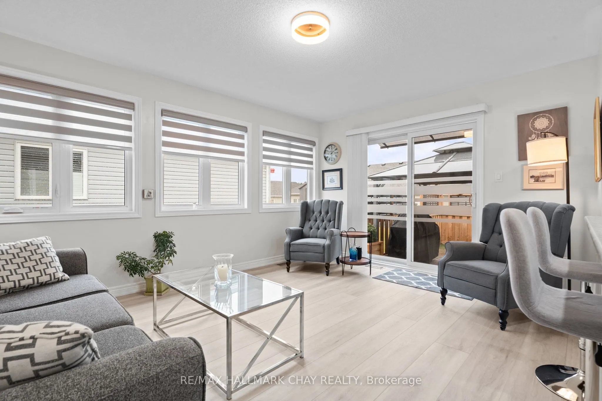 8 Sinclair Crescent