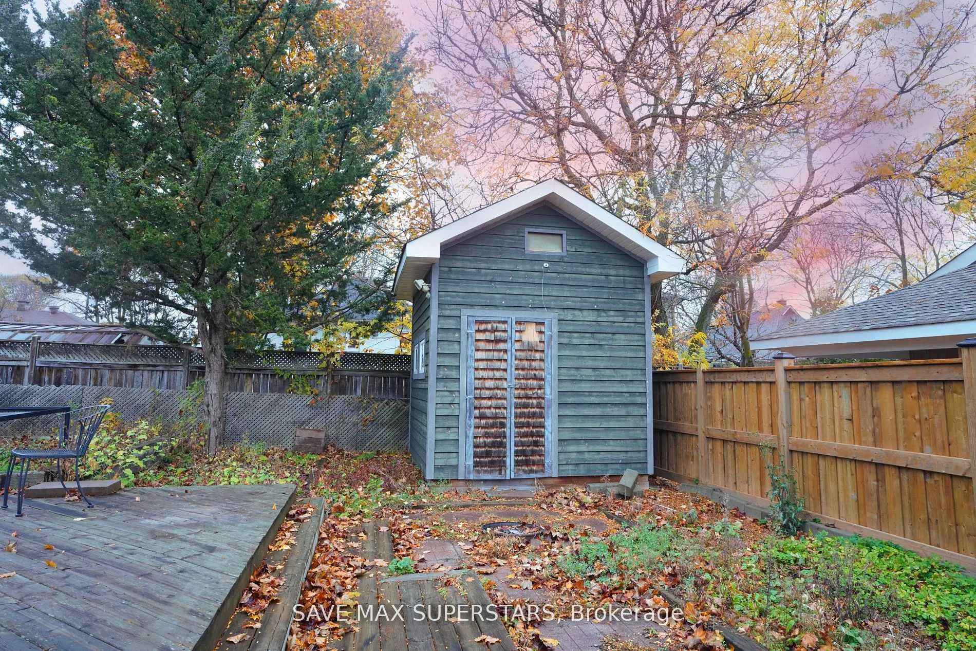 96 Wellington Street E