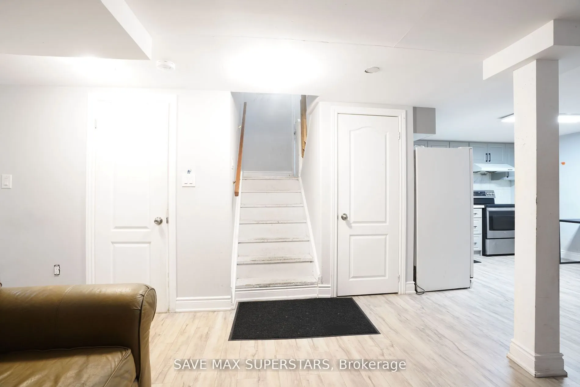 96 Wellington Street E
