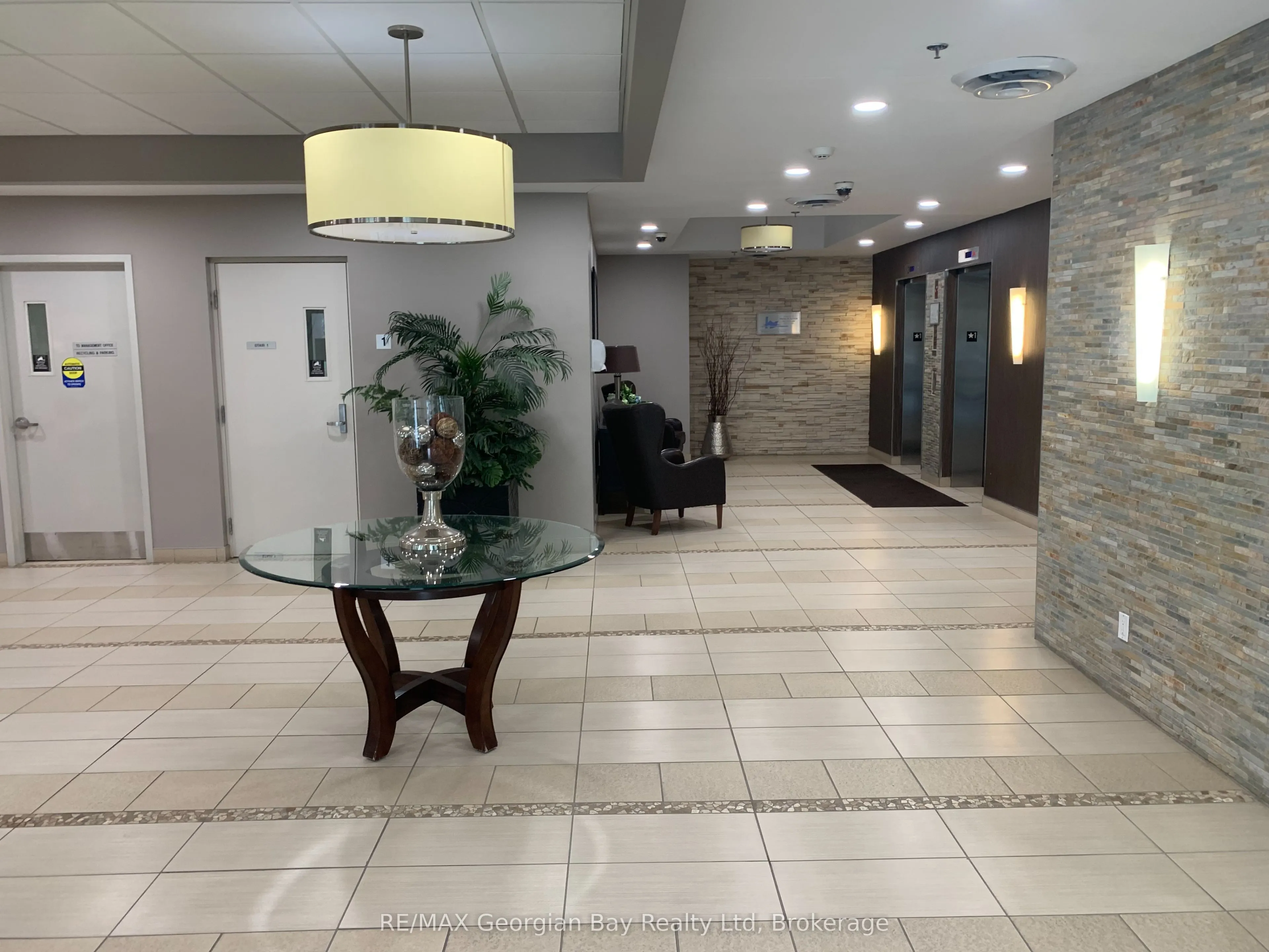 699 ABERDEEN Boulevard, #403