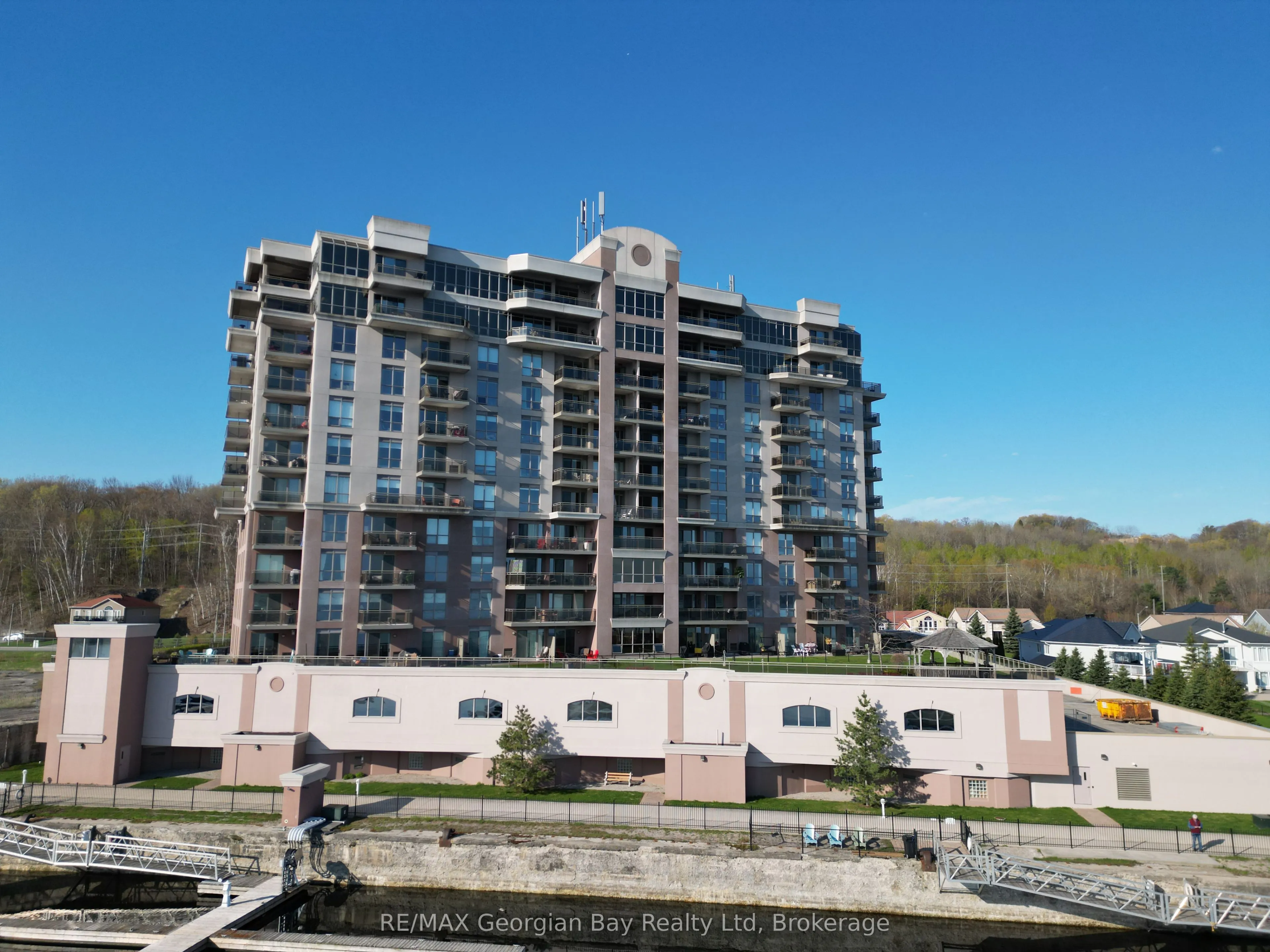 699 ABERDEEN Boulevard, #403