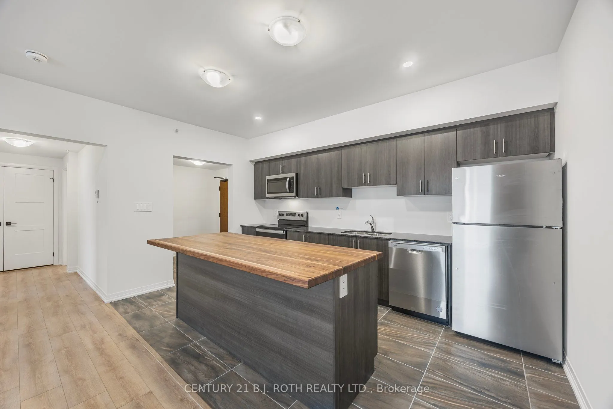 15 kneeshaw Drive, #613