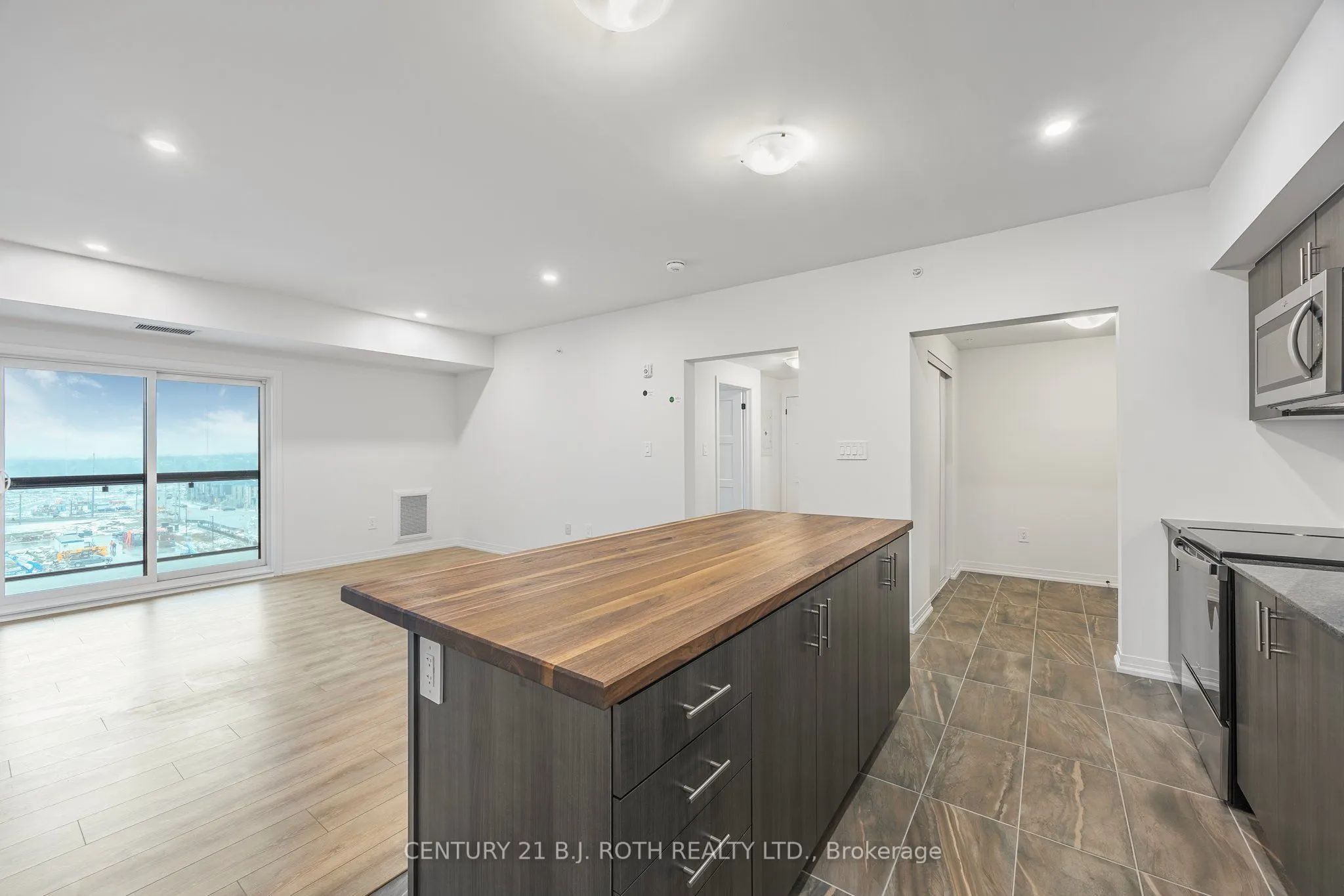 15 kneeshaw Drive, #613