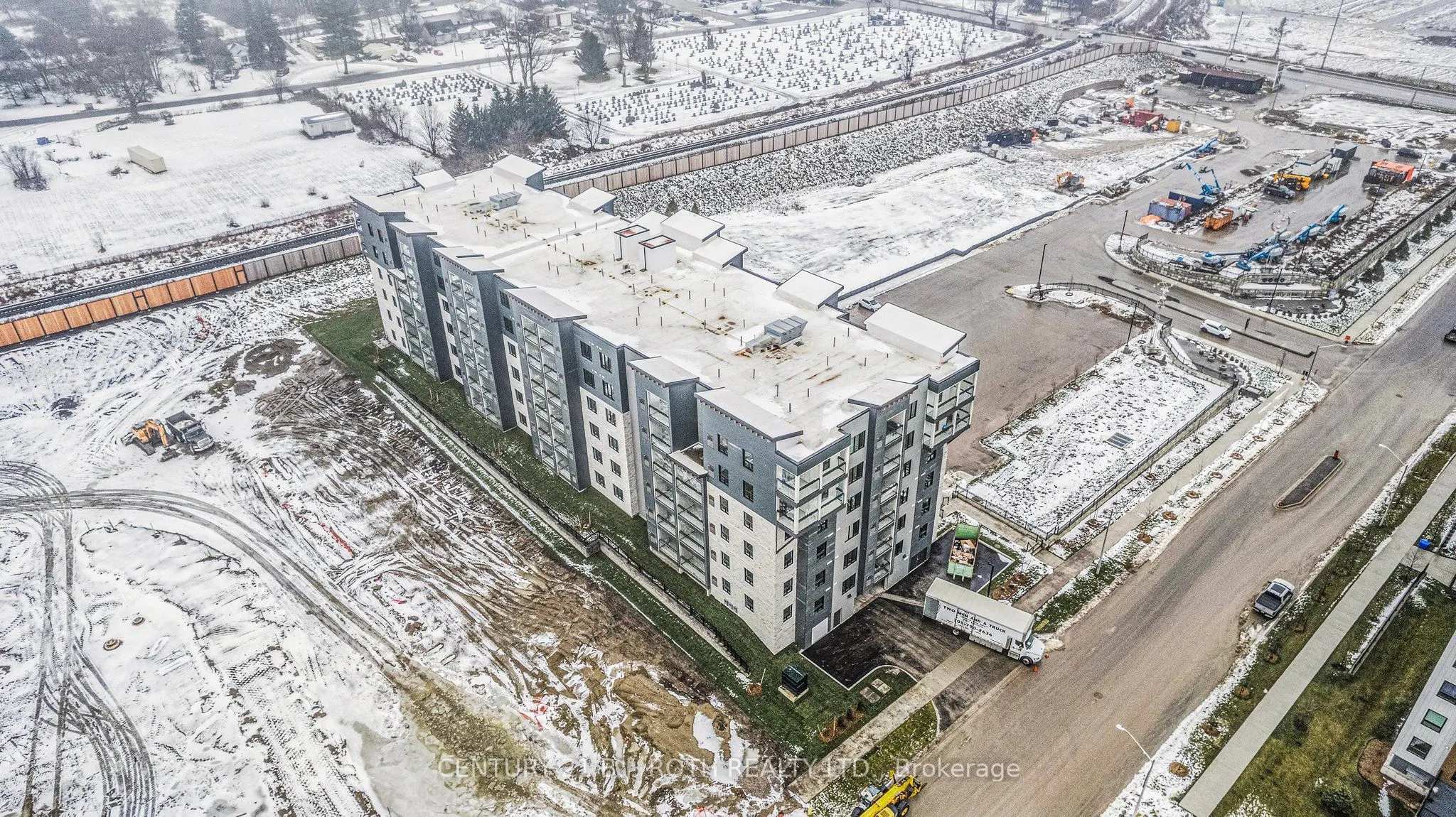 15 kneeshaw Drive, #613