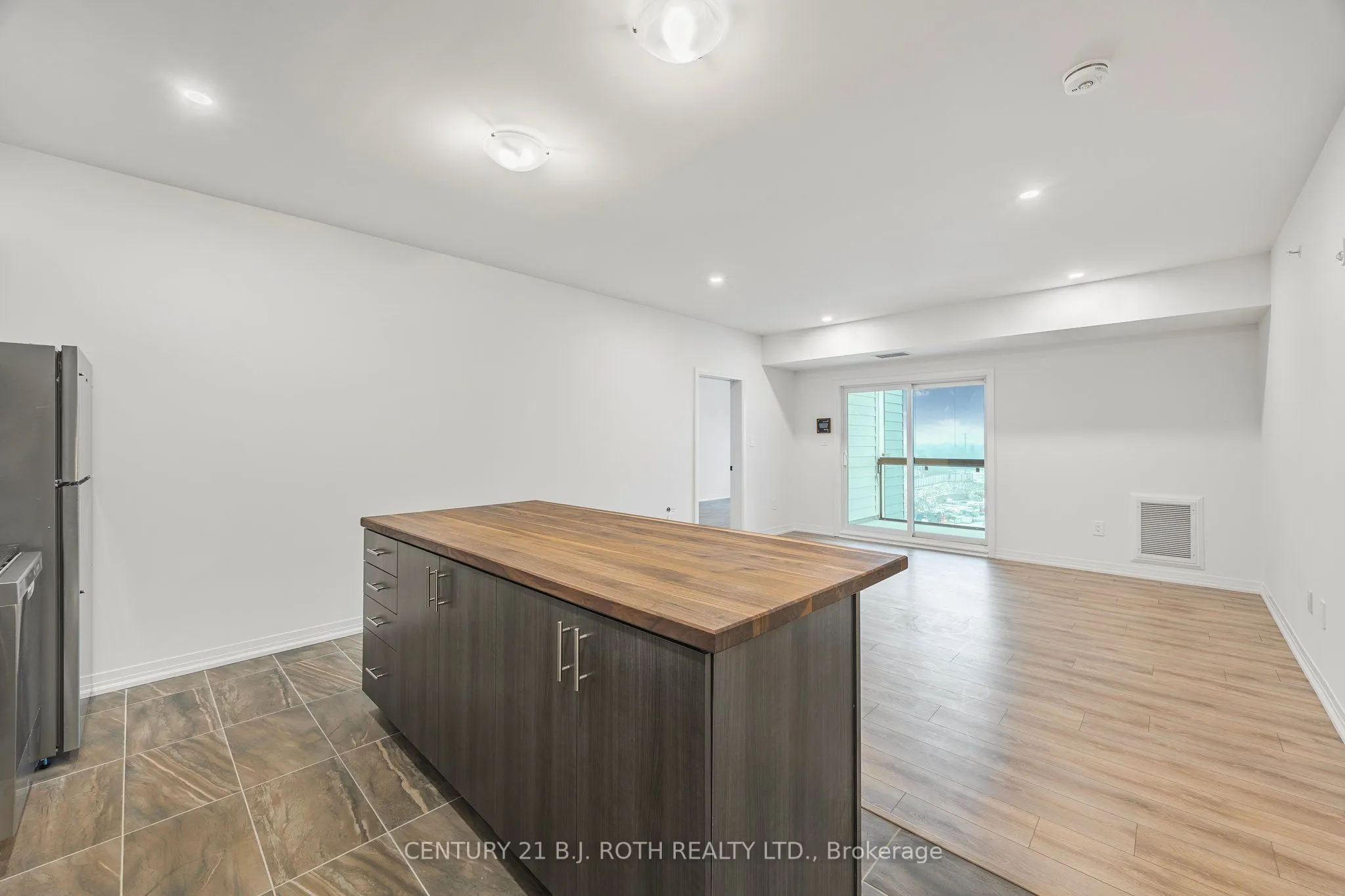 15 kneeshaw Drive, #613