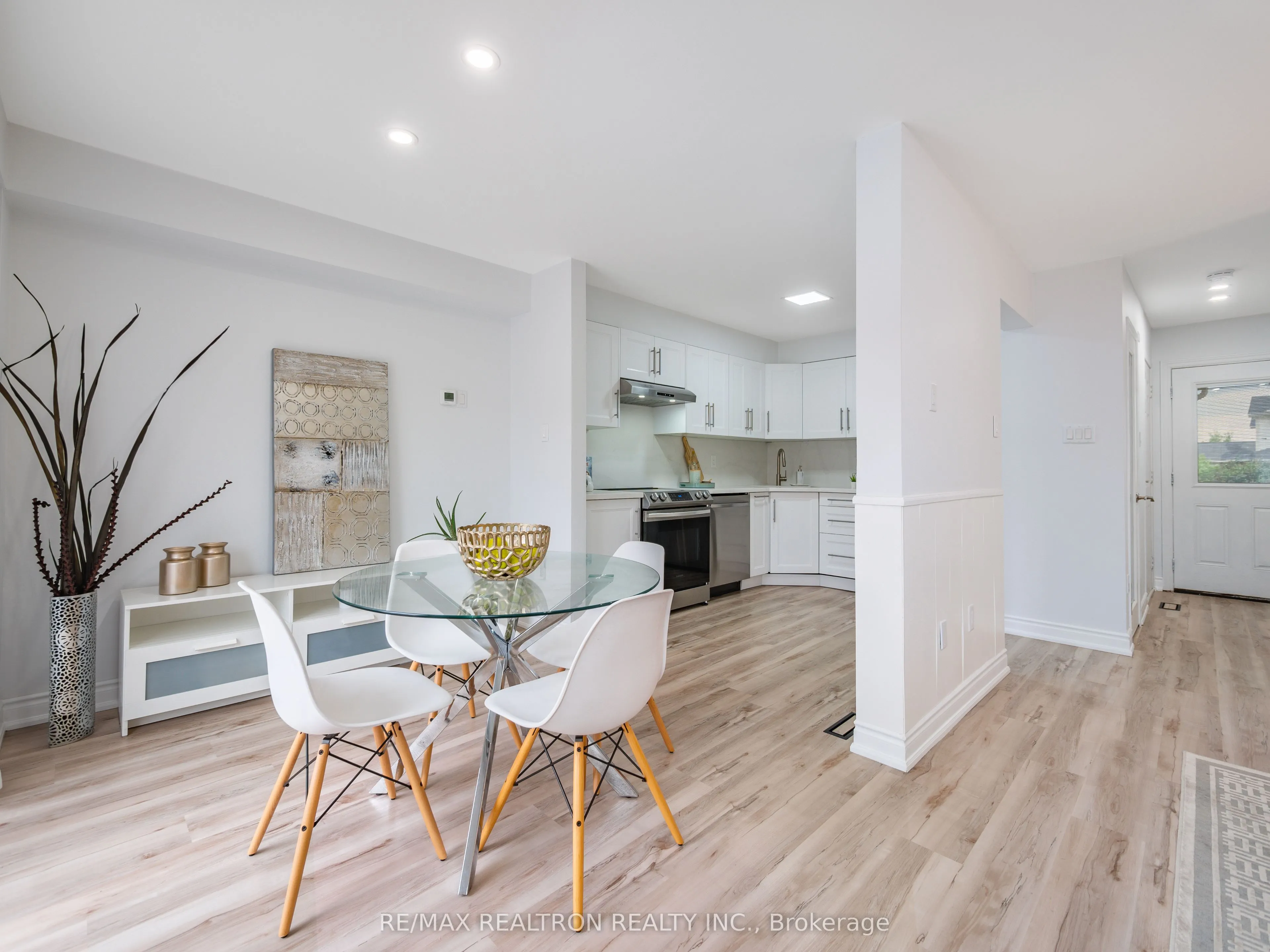 136 Pickett Crescent