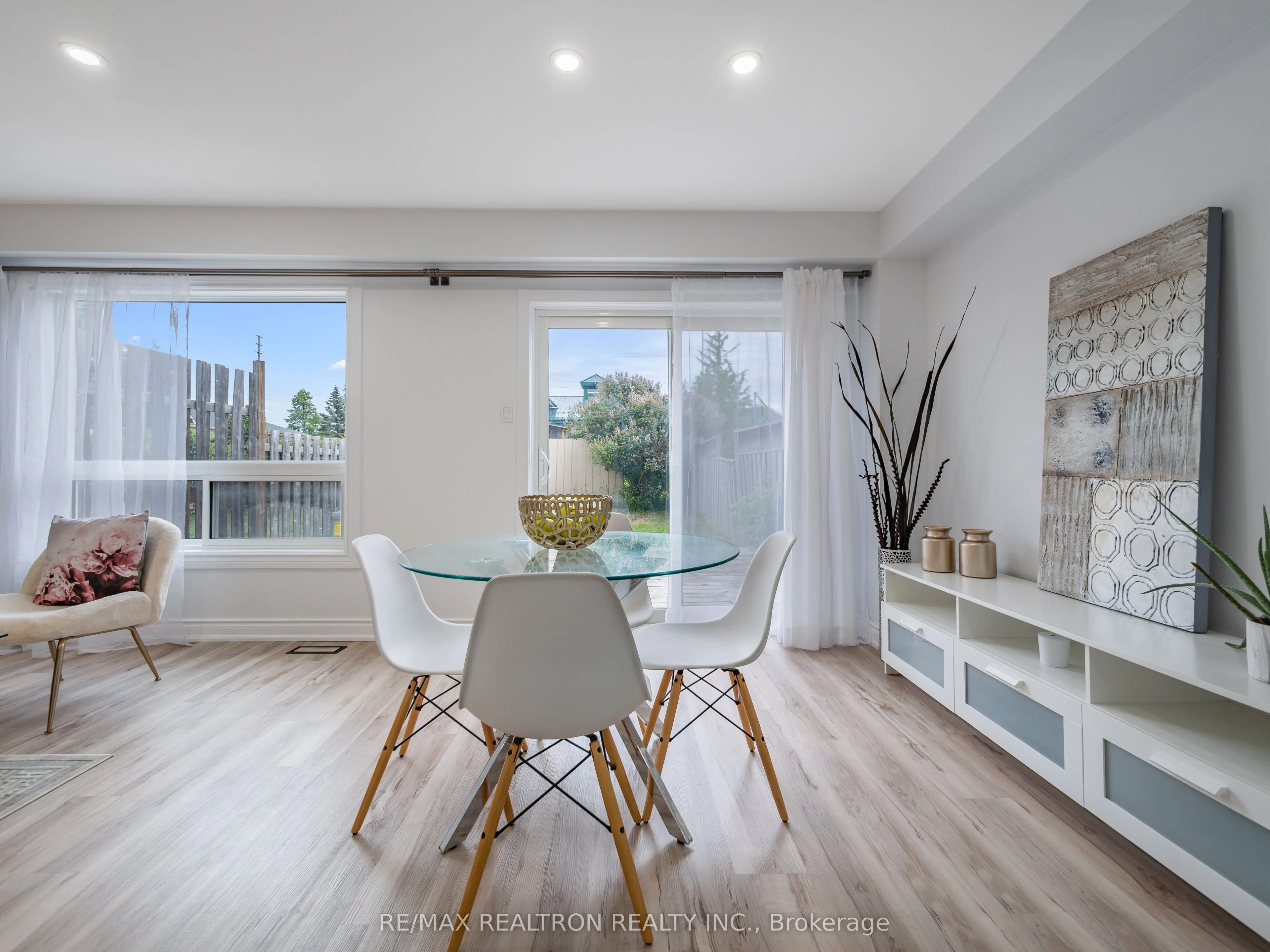 136 Pickett Crescent
