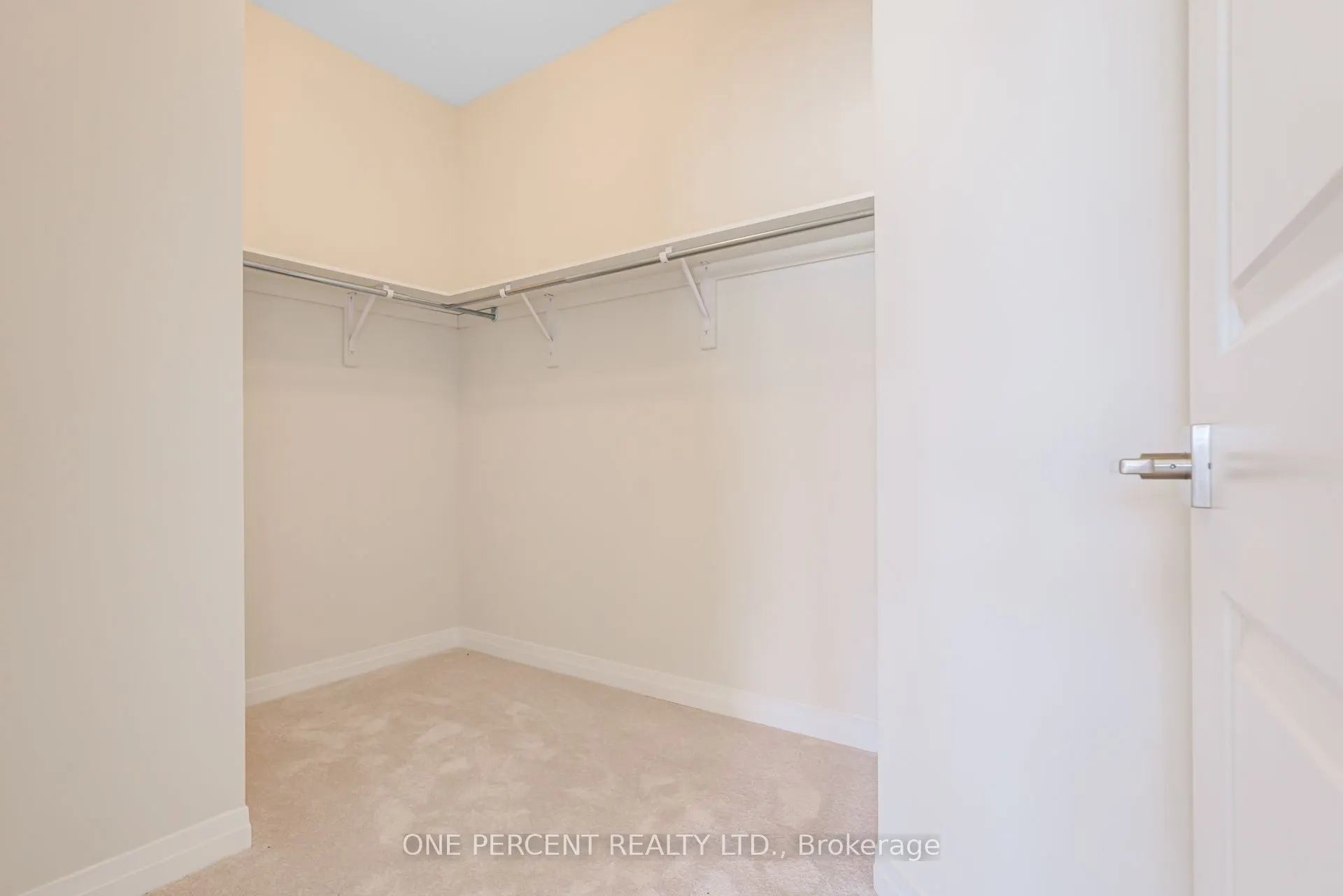 3769 Sunbank Crescent