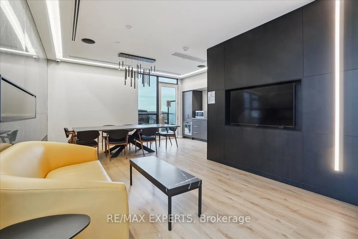 681 Yonge Street, #209